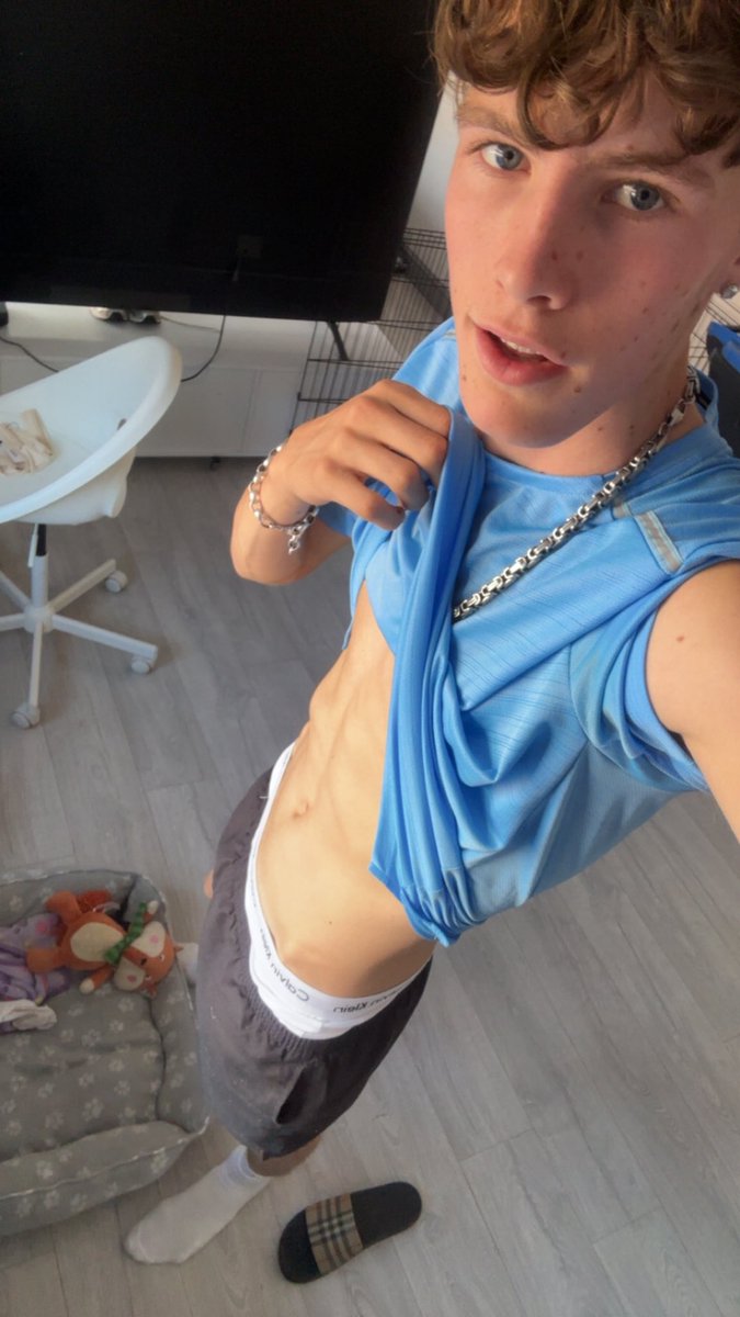 MasterDeDeUk's tweet photo. Look how many things you can look deeply into on this pic, eyes, abs, chain, boxers, you can’t be disappointed in this pic😏

Get in my dms and u might get more👿 https://t.co/HSczuCul16