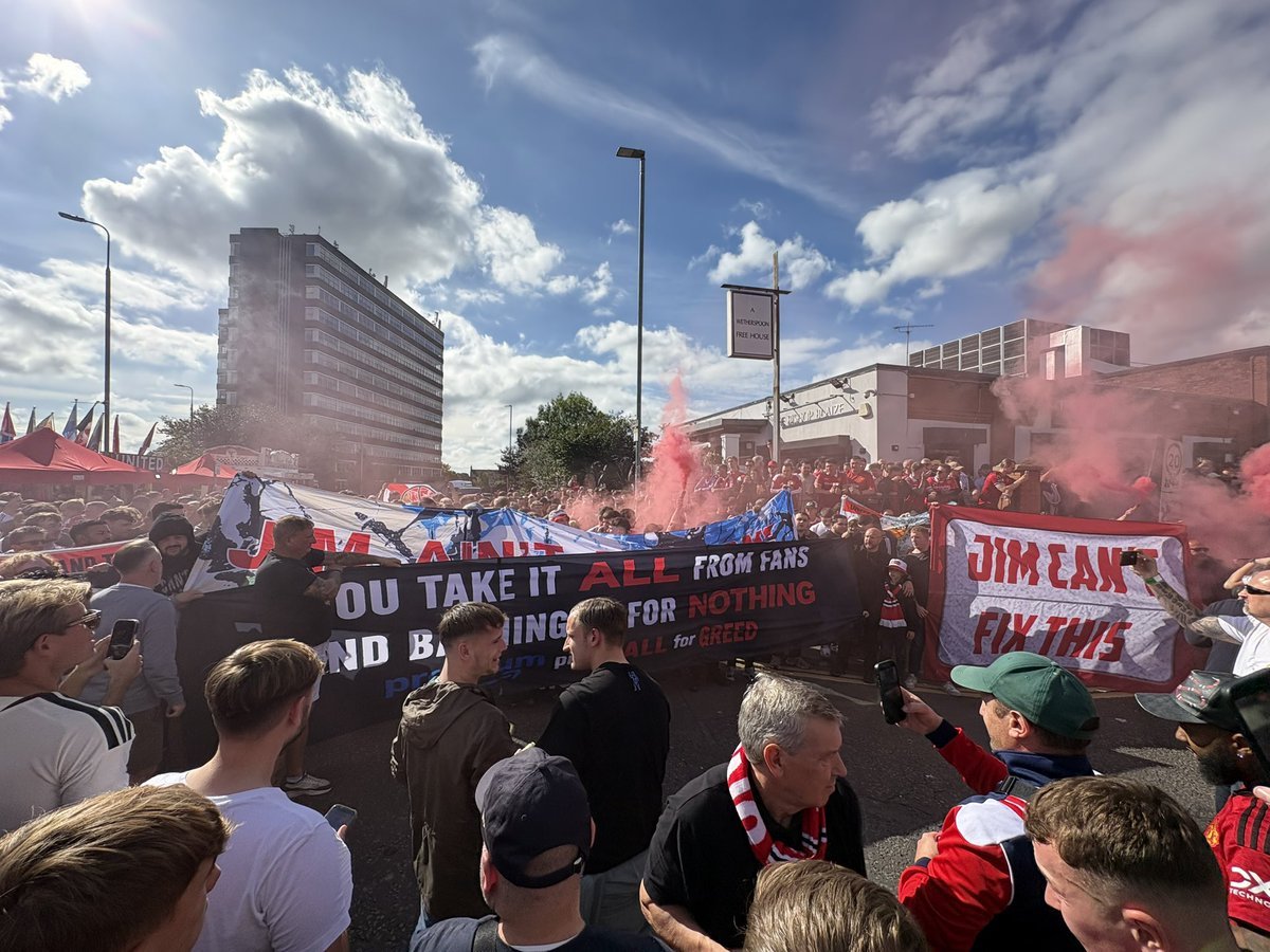 UnitedStandMUFC's tweet photo. 🗣️ "Sell United and f*ck off home" from the fans outside Old Trafford. #mufc 

📸 @StevenRailston https://t.co/WZMM3aW19f