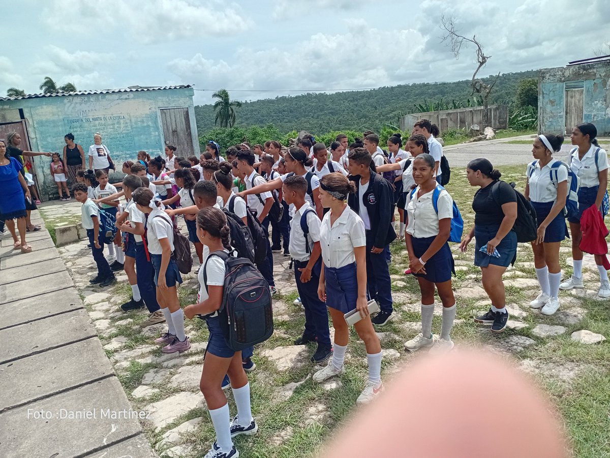 danie15089's tweet photo. En las montañas del municipio El Salvador #Guantanamo la Educación crece y se multiplica, ejemplo de buenas prácticas lo es la ESBEC Antonio Maceo.
#ElSalvadorGtamoCrece. 
#Guantanamo. https://t.co/CZuw7zQNI1