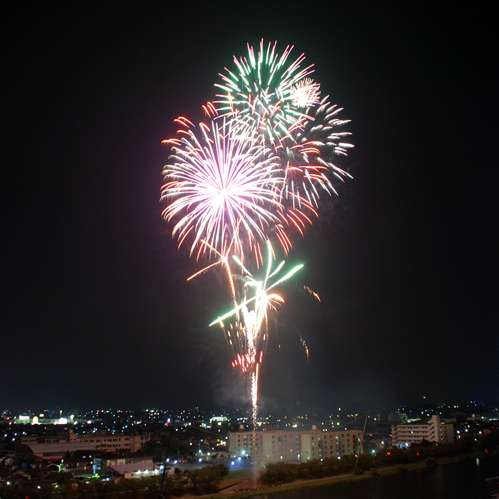 こすもっぺの花火