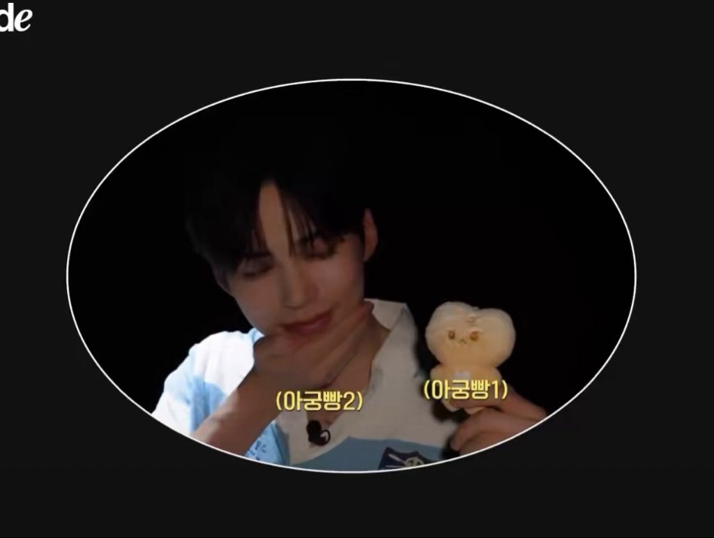NCTDAOYlNG's tweet photo. ryo and hanbin both have doyoung’s dogungbbang doll 🥹 https://t.co/RDn0J3fbXj