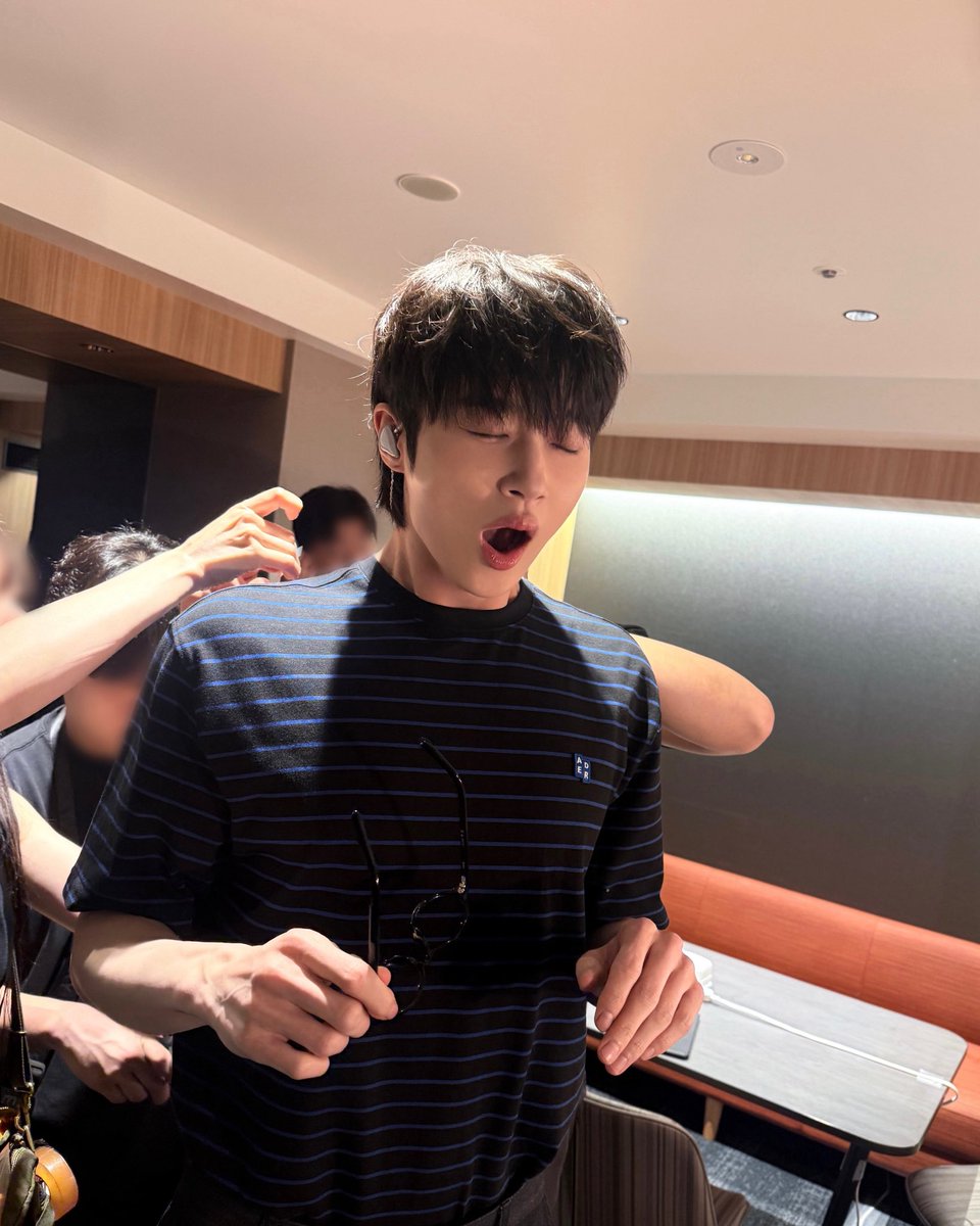 _cutiebws's tweet photo. just a handsome man yawning 🥱 https://t.co/lSR3X2aNn5