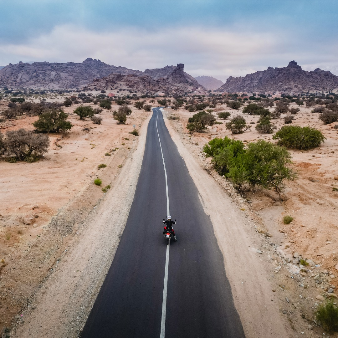 DarrickSawws's tweet photo. There’s always another road ahead. Happy weekend. https://t.co/ZsSBaqQXFX