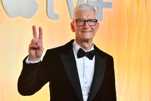 springtidewealt's tweet photo. Apple’s event puts new CEO John Ternus in focus as investors watch whether he will make decisions Tim Cook would not and shift Apple’s strategy in the AI era. https://t.co/SGD54dZVSV https://t.co/wiVRXhn1KJ