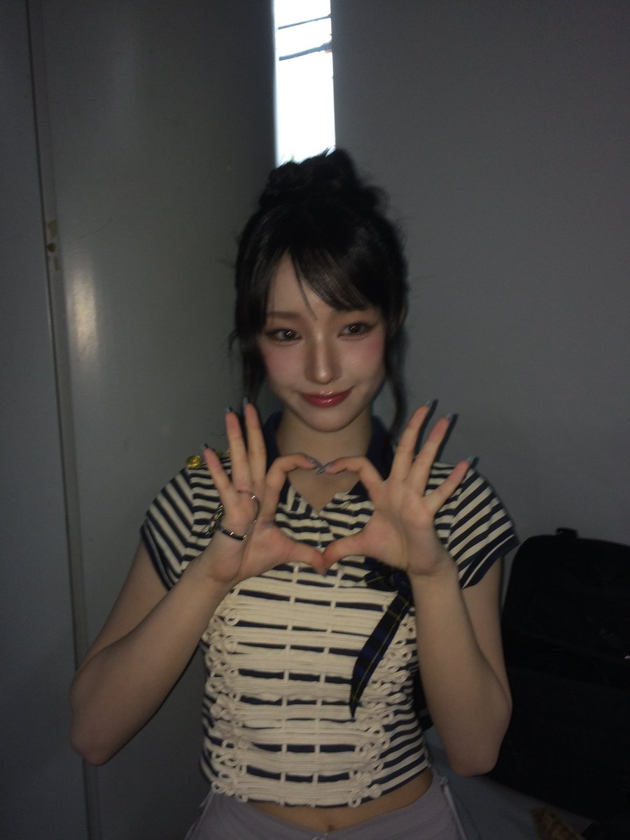 UNIS_offcl's tweet photo. 인가도 끝~!⭐️
내가 정말 많이 사랑해 엡떠🥹💖

#UNIS #유니스
#YUNHA #방윤하 https://t.co/R4HOHhMxiP