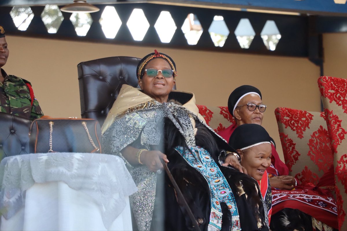 EBISRADIO's tweet photo. π HER MAJESTY ARRIVES AT THE ARENA!
Her Majesty Indlovukazi has arrived at the arena at Mbangweni Royal Residence.
#EBISRadio #Umhlanga2026 #ShiselweniReedDance #EBISNews #WeAreEBISRadio https://t.co/OqeuuaT5MI