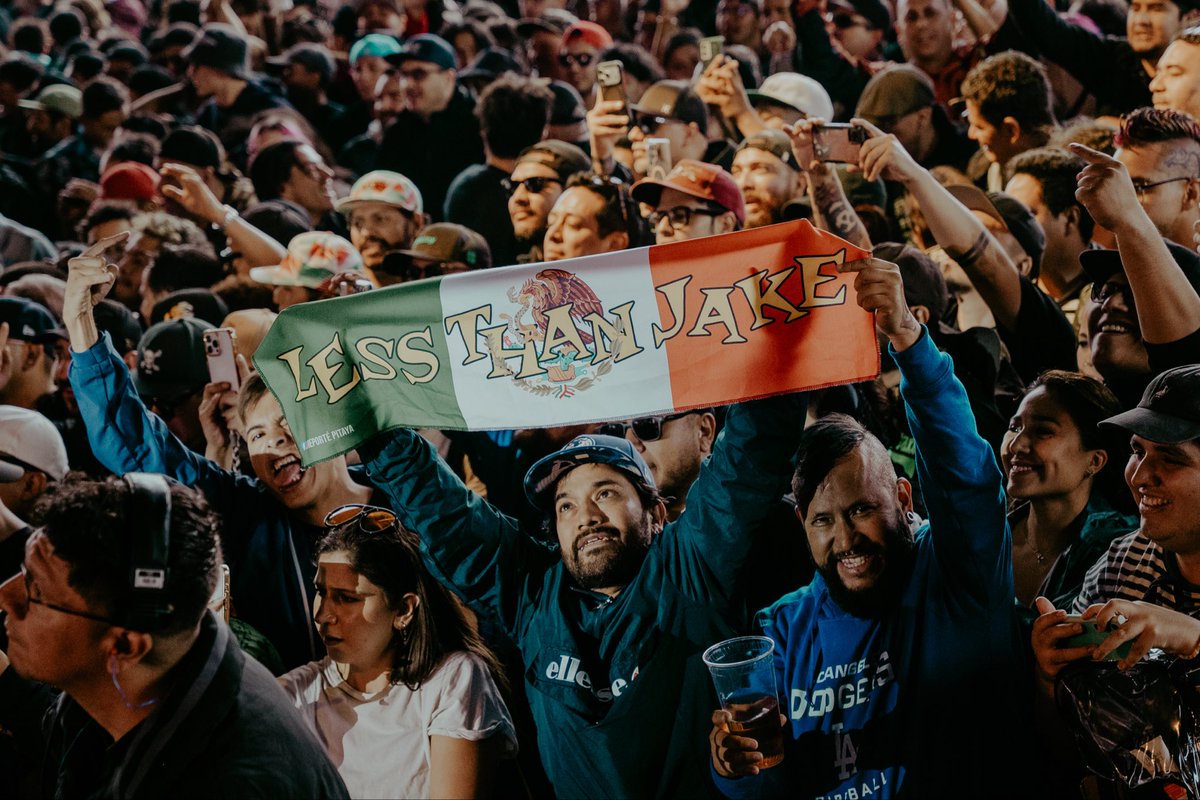 LessThanChris's tweet photo. Holy moly, Mexico City was electric! Thanks to @VansWarpedTour for inviting us to play. It was our 456th time on a Warped Tour stage, and the pleasure was all ours. Oh, and the crowd…you all sang louder than the PA! Unreal. Muchas gracias! 

📷: @gavfrontrow https://t.co/fHifBZ2brb