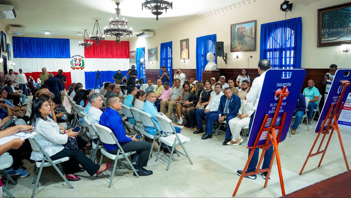 DefensorRD's tweet photo. Cuando conocemos nuestros derechos, tenemos más herramientas para protegerlos. 💙

La Ruta por la Ciudadanía llegó a San Francisco de Macorís con una jornada dedicada a acercar a la ciudadanía información sobre el nuevo Código Penal y la protección de sus derechos. https://t.co/WBxbdYNxgG