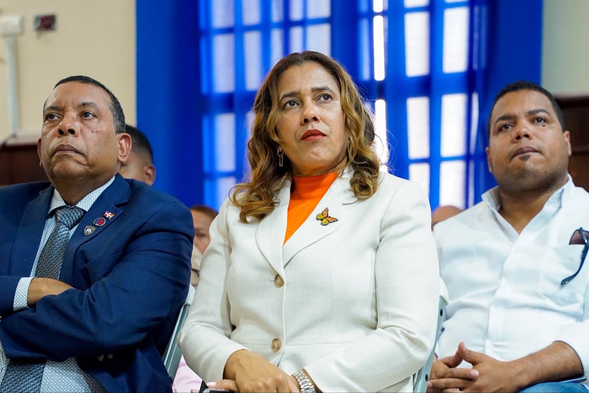DefensorRD's tweet photo. Un encuentro para orientar, aclarar dudas y compartir herramientas que ayuden a identificar situaciones que pueden afectar nuestros derechos y saber dónde buscar apoyo.

Seguimos recorriendo el país, promoviendo una ciudadanía más informada, consciente y preparada para ejercer sus derechos. 🇩🇴

#DefensorDelPuebloRD #RutaPorLaCiudadanía #CódigoPenalParaLaCiudadanía #SanFranciscoDeMacorís #DerechosCiudadanos