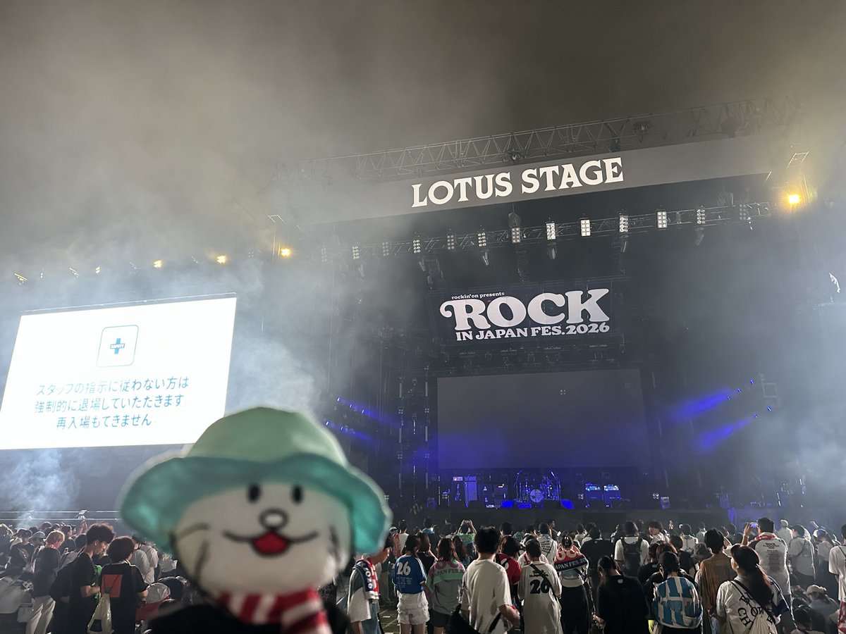 popsaurus7777's tweet photo. 終演✨
音楽浴びまくりの最高の１日✨
BUMP前方近すぎてヤバかった🥹

ヒロのチューニングミスは無かったコトになりましたが、藤くんの歌詞飛ばしは無かったコトにはなりませんでした😌 https://t.co/PN1v5yg0fz
