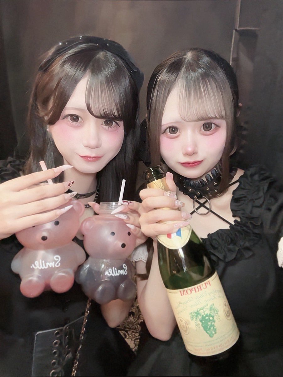 BH_amane's tweet photo. おわてます🐾

❤︎毎週来てくれるお兄さん！ゆゆちゃんと一緒で来て嬉しいありがとう♡3人で📸もありがとう♡
❤︎あまねはあとのお兄さん！今日は後輩さんも連れてきてくれて楽しめた！🍾もありがとう♡

@andlove_akb https://t.co/mmPIVadlqk