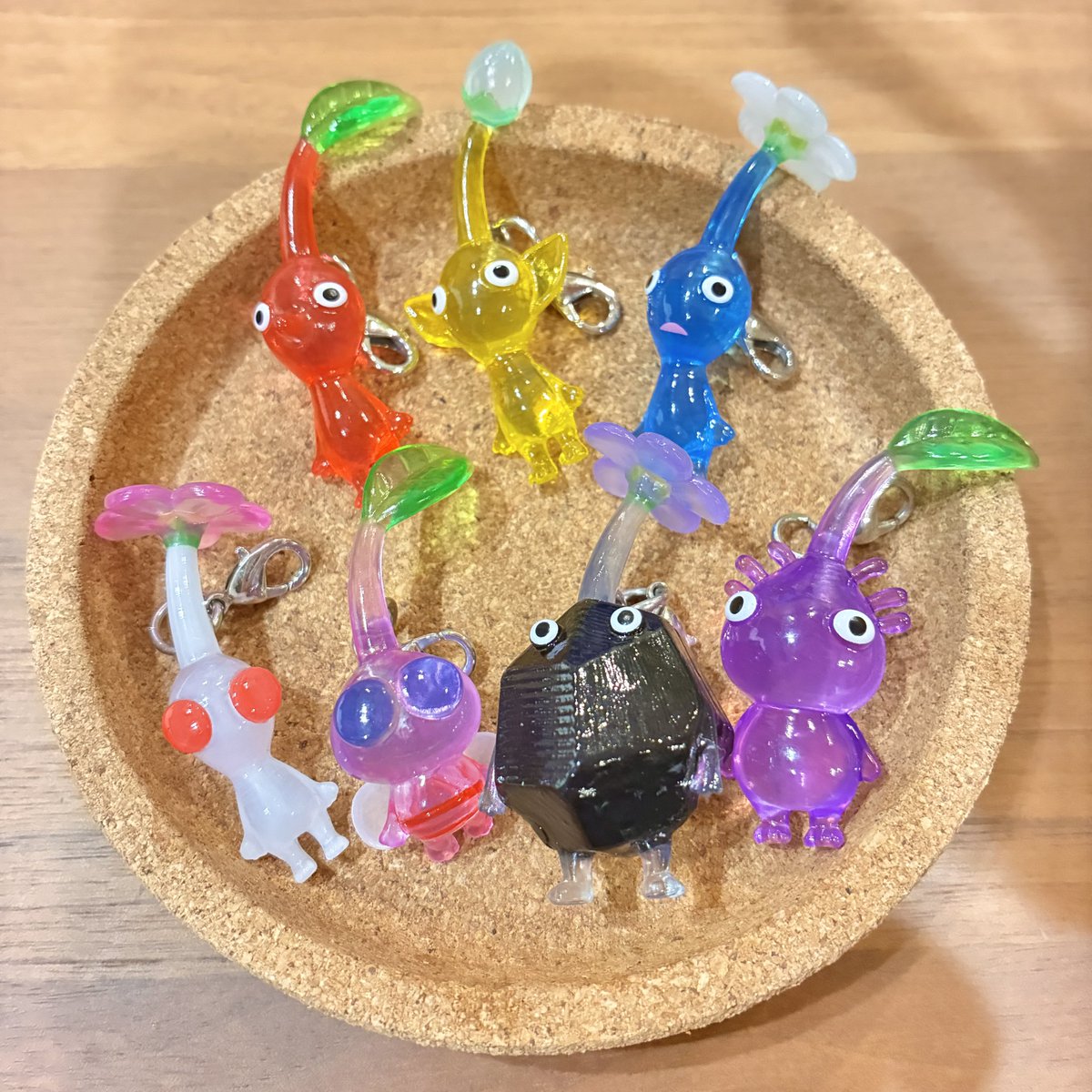 anzu_0602's tweet photo. ピクミンに初めて出会えたので回したらいい感じに揃いました☺️
チャッピーとかもあればいいのに🤣 https://t.co/Er9sfbNzKX