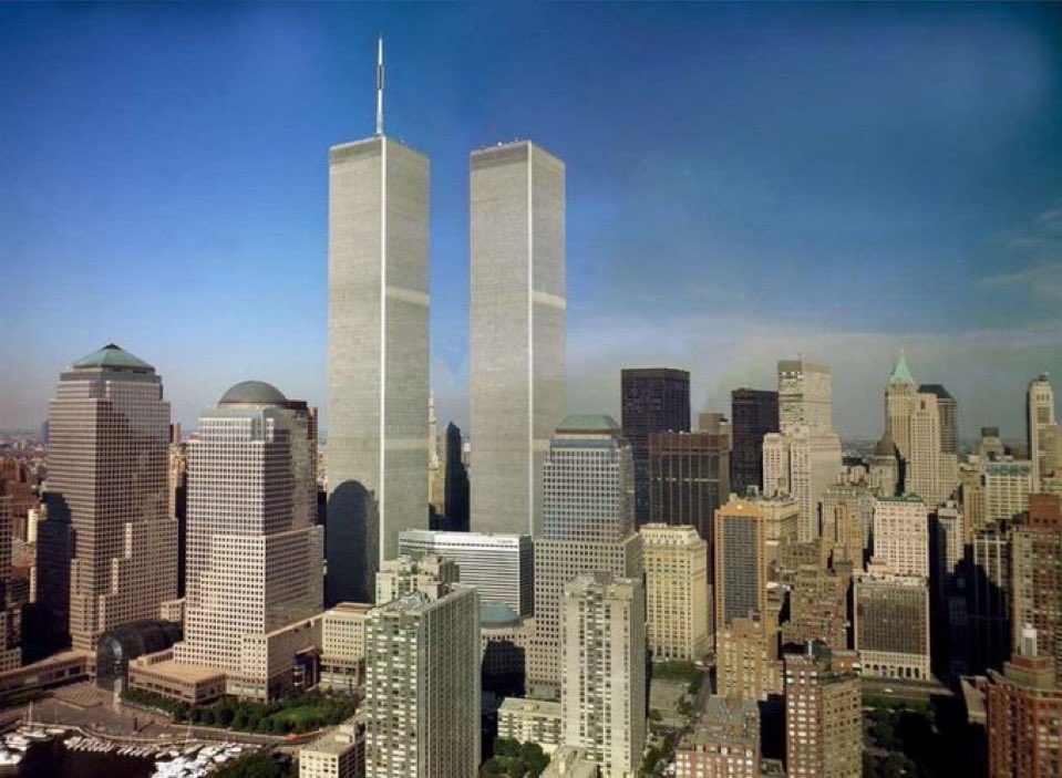 Point__Pop's tweet photo. Não podemos negar que o complexo do World Trade Center era belíssimo e babilônico. https://t.co/5vE8Vy5da3