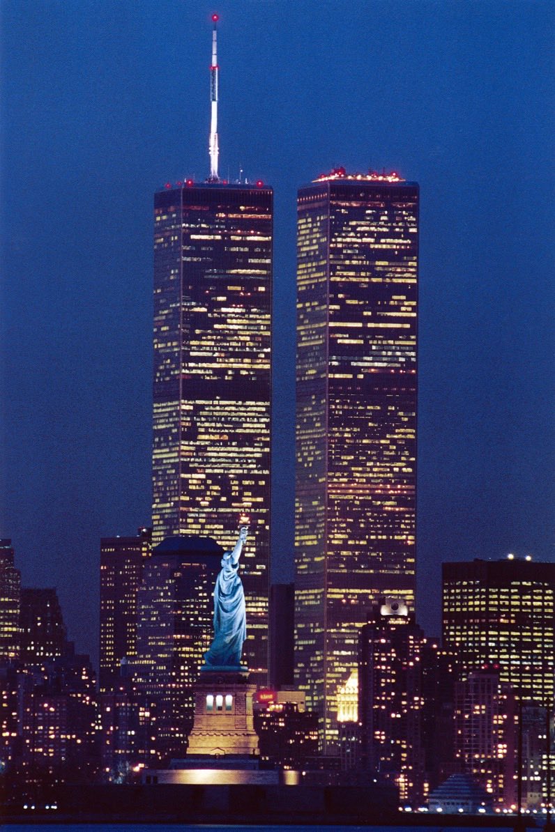 Point__Pop's tweet photo. Não podemos negar que o complexo do World Trade Center era belíssimo e babilônico. https://t.co/5vE8Vy5da3