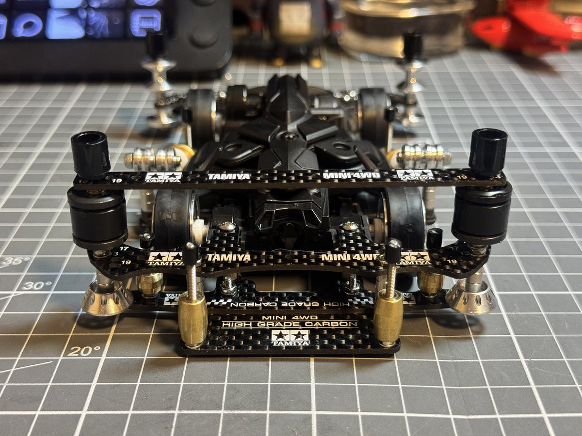 Nico_yonku's tweet photo. マッハフレームのリアローラーを変えてみました！
こっちのほうがかっこいい！
あ、やばい、かっこいい！！

#ミニ四駆 https://t.co/RnBIGpRuqS