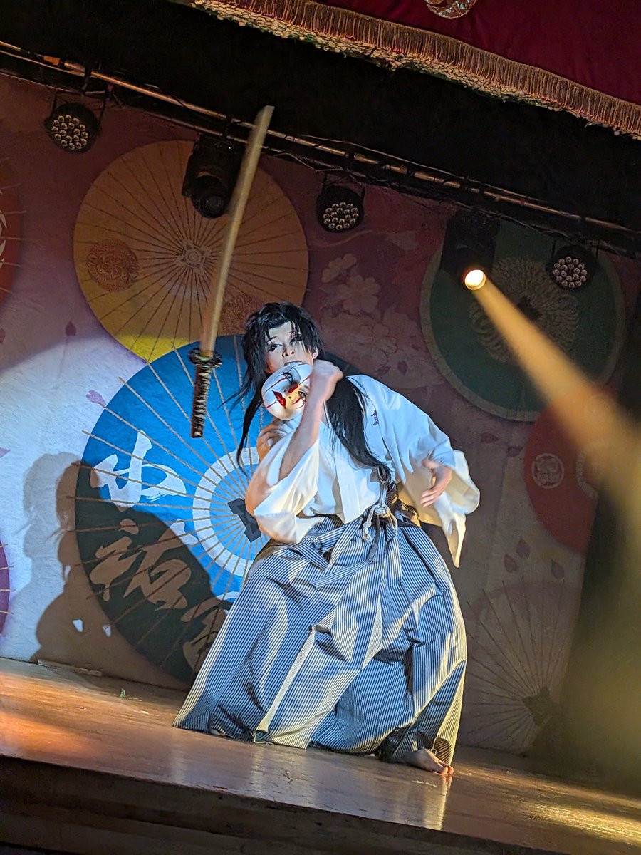 oshareasami's tweet photo. 真矢さんの女形久々に見たけど、映える……。お面に立役も見れて、なんか贅沢な日😆。
【美】が渋滞してました笑。

#劇団美松　#藤川真矢　#古町演芸場 https://t.co/6fy6uJhCtq