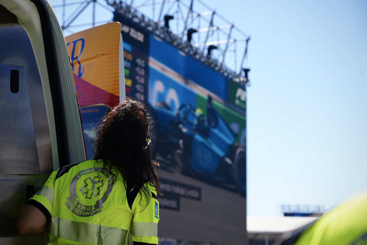 SAMUR_PC's tweet photo. Si te encuentras en inmediaciones del @madring_oficial, tenemos un dispositivo especial desplegado con 2 PSA (Puesto Sanitario Avanzado); además de varias unidades entre ambulancias, motocicletas sanitarizadas y equipos a pie.

📍C/ de la Ribera del Sena & C/ Estrasburgo

📍Glorieta de Antonio Perpiñá

Recuerda que si nos necesitas, ☎️1️⃣1️⃣2️⃣