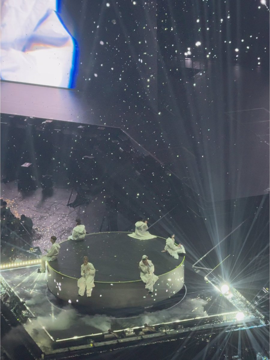 icestarry_'s tweet photo. 어제 진짜 행복했다🤍🤍 https://t.co/AMeTnBfeFl