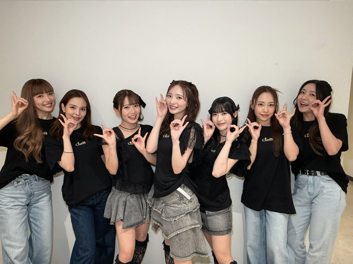 ClariS_Staff's tweet photo. ツアー大阪公演ありがとうございました🏮❤️

たこ焼きよりアツアツな会場で、最高の1日になったよ🐙👑
みんなの今年の夏の思い出に、パッと"ひと花火"を咲かせられていますように🎆🤍

次は、ついにラストの結夜！！
みんなと作る夏の集大成を楽しみにしています🌼🎀🦋
ほなまたね〜！！🌈

#ClariS 🧡🩷🩵
#ClariS_一夏灯祭