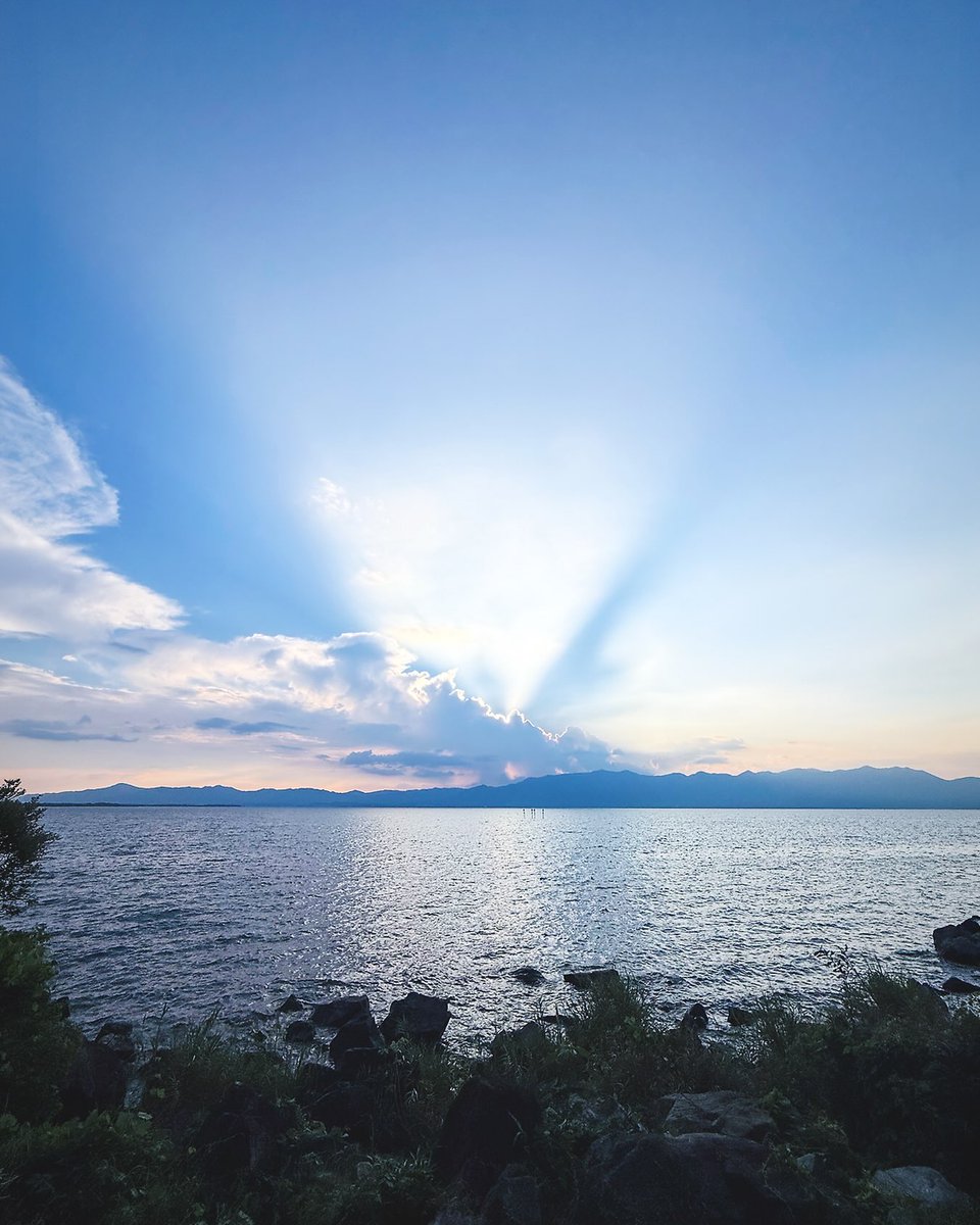 shigatoco's tweet photo. この湖から、未来へ届く声

Photo by atsushinakamura_musaicolor

Location：琵琶湖（滋賀県）
Date：2026.09

この投稿は、Instagramでの投稿をXでリポストしています！
滋賀の魅力的な風景は、しがトコInstagramもチェックしてみてね。 https://t.co/rNugT2JgWH