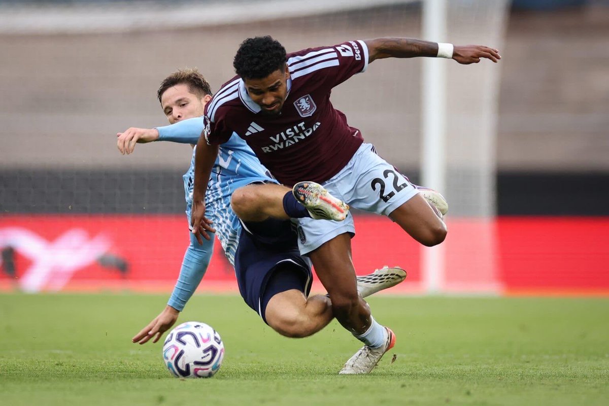 S1ngh32's tweet photo. This is probably the best angle of how Maatsen got injured. https://t.co/bcI9TbqZc3