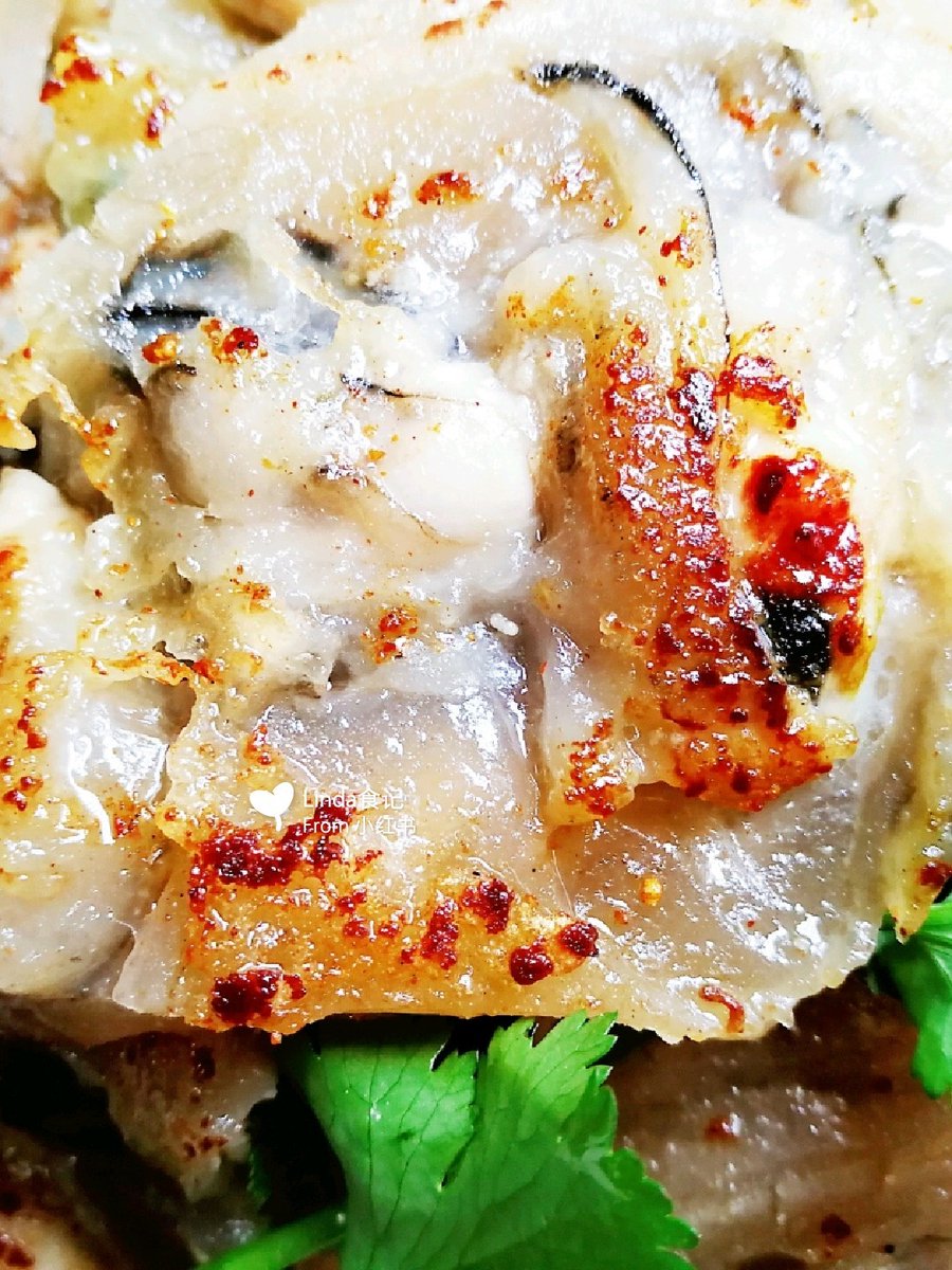 adriq453651's tweet photo. Grab a warm Taiwanese oyster pancake from the street stall! Crispy edges, juicy fillings—perfect quick snack for a rainy day!， https://t.co/KN6aOx2q0A