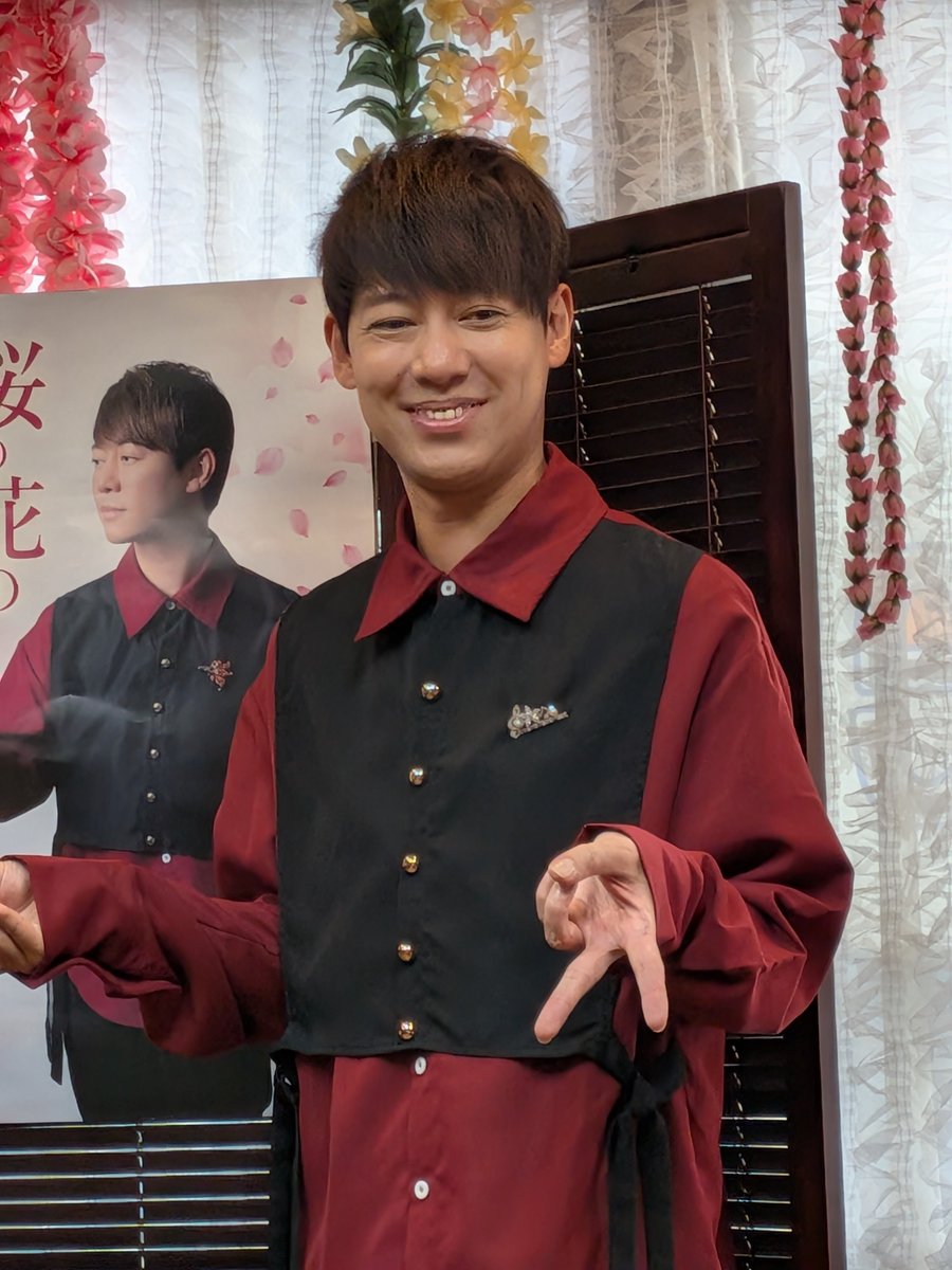 SEjQrTcj5OVkjAb's tweet photo. @matsuzaka_1021 今朝は米沢から直行🚄で
錦糸町と小岩のCP🎤
発売週１週間✨
走り回りましたネ～🤗
でもまだまだ続きますね😲
明日は収録📺️
体力勝負❗
頑張って下さい❣️
応援してます😍
#桜の花の木の下で♪
#北無情♪恋文盤
#松阪ゆうき https://t.co/nQ66jH0nq6