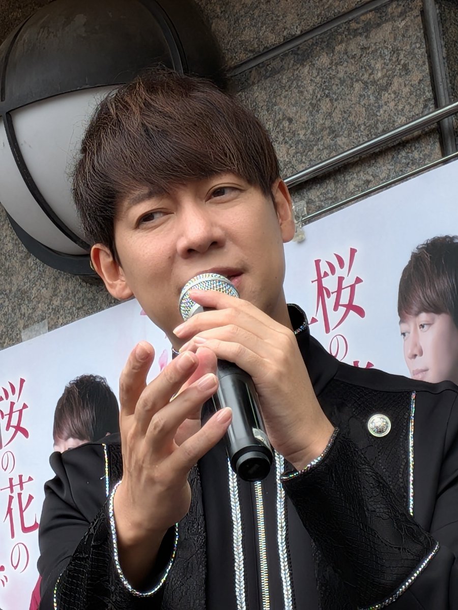 SEjQrTcj5OVkjAb's tweet photo. @matsuzaka_1021 今朝は米沢から直行🚄で
錦糸町と小岩のCP🎤
発売週１週間✨
走り回りましたネ～🤗
でもまだまだ続きますね😲
明日は収録📺️
体力勝負❗
頑張って下さい❣️
応援してます😍
#桜の花の木の下で♪
#北無情♪恋文盤
#松阪ゆうき https://t.co/nQ66jH0nq6