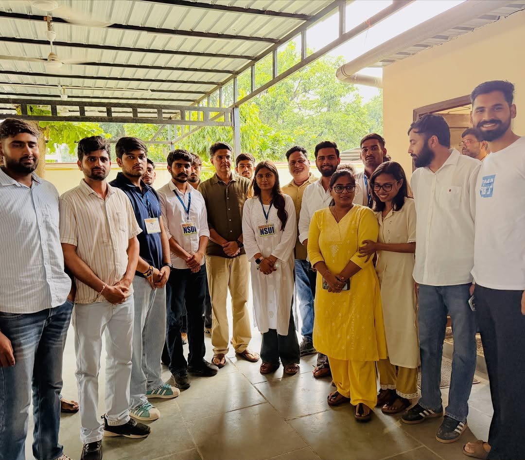 RakeshDayma_'s tweet photo. आज दिल्ली विश्वविद्यालय छात्रसंघ चुनाव के NSUI अध्यक्ष पद प्रत्याशी विजय शंकर मीणा सहित पैनल ने AICC महासचिव श्री सचिन पायलट जी से मुलाकात की

@SachinPilot https://t.co/AXunFweQvF