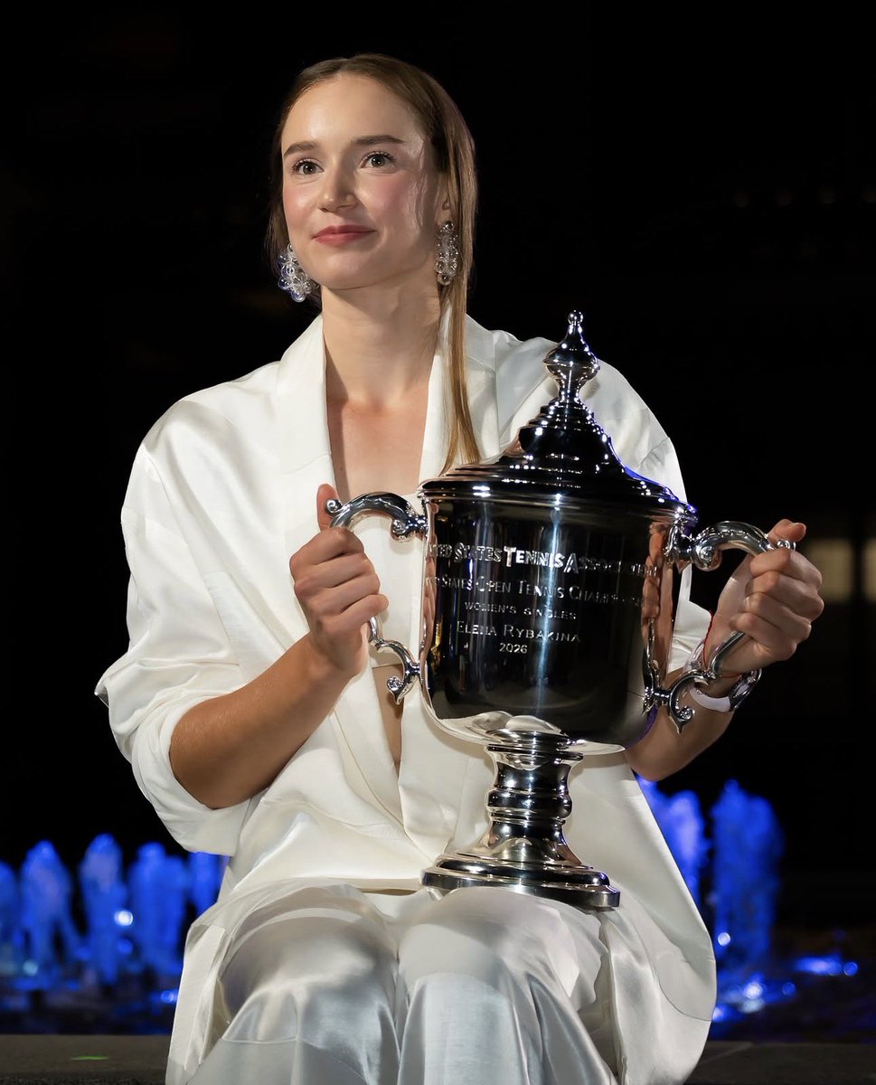 TheTennisLetter's tweet photo. Elena Rybakina’s U.S. Open Champion’s Photoshoot, continued. 

“A dream is a wish your heart makes” - Cinderella. 

🏆🤍 https://t.co/5nmecBal8z