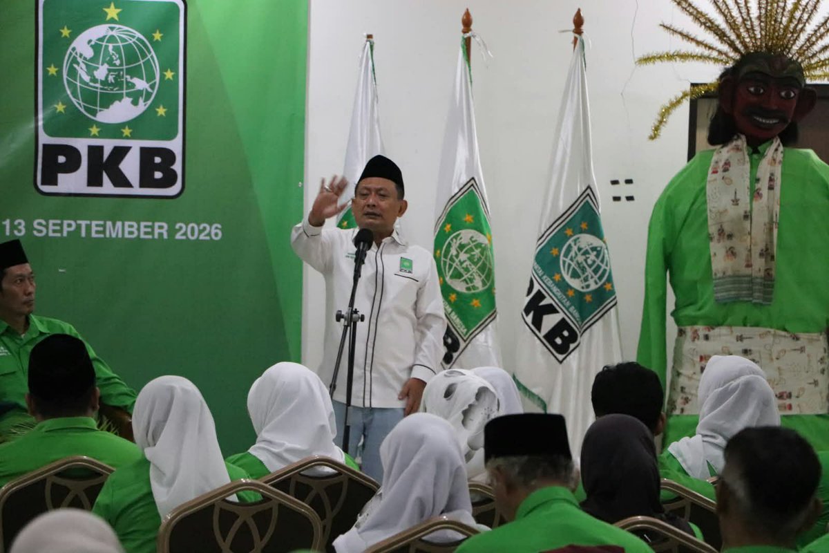 DPWPKBJAKARTA's tweet photo. Ketua DPW PKB @hasbipkb beserta jajaran pengurus menghadiri pembukaan MUSANCAB PKB se-Jakarta Selatan.

Dalam MUSANCAB ini, dimana para ketua-ketua DPAC se-Jakarta Selatan telah resmi ditetapkan.

#pkbmasadepanjakarta #musancab https://t.co/H73yaKMin5