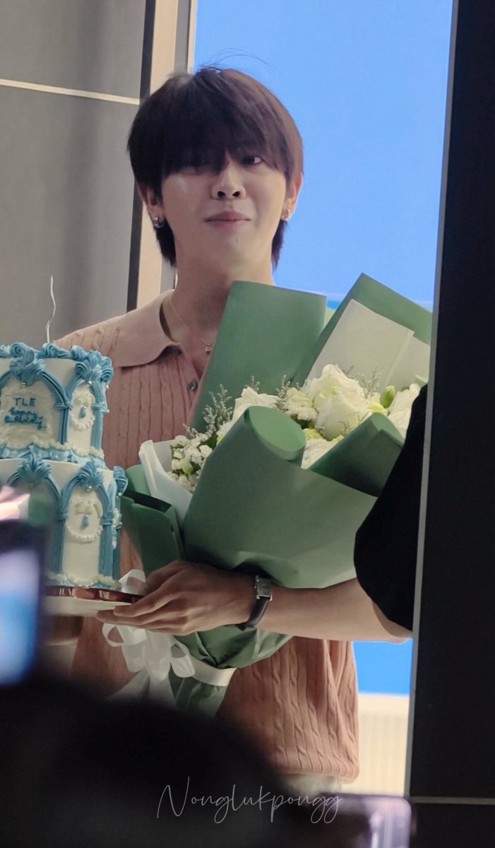 Soulmate2H's tweet photo. เค้กของพี่เติ้ล 
ดอกไม้ของพี่เติ้ล
นาฬิกาของพี่เติ้ล
เฟิร์สของพี่เติ้ล

TLE TURNS 28th
#28thMatimunBD https://t.co/aGq0LbTvqK