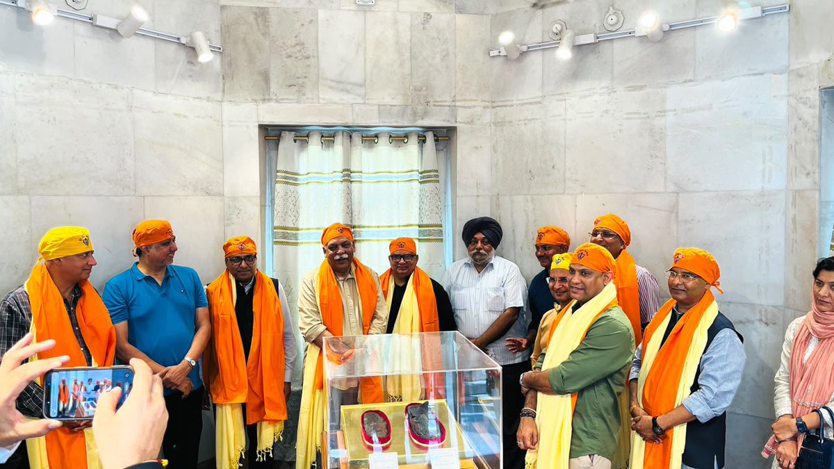 HardeepSPuri's tweet photo. The holy relics of our Guru Sahibs possess a divine magnetism that transcends boundaries and brings humanity, faiths, and cultures together.

Chief Justice Devendra Kumar Upadhyaya Ji, Hon’ble Chief Justice of Delhi High Court and several eminent judges paid obeisance to the Holy Jore Sahib, “Charan Suhava,” of Dasam Pita Sri Guru Gobind Singh Ji Maharaj and Khalsa Mata Sahib Kaur Ji at Takht Sri Harmandir Sahib, Patna Sahib today.

I feel blessed that these sacred relics, which remained in the care of my family for more than 300 years, continue to inspire and draw not only the Sikh Sangat but also people of different faiths, who are moved by their profound spiritual significance and divine presence.