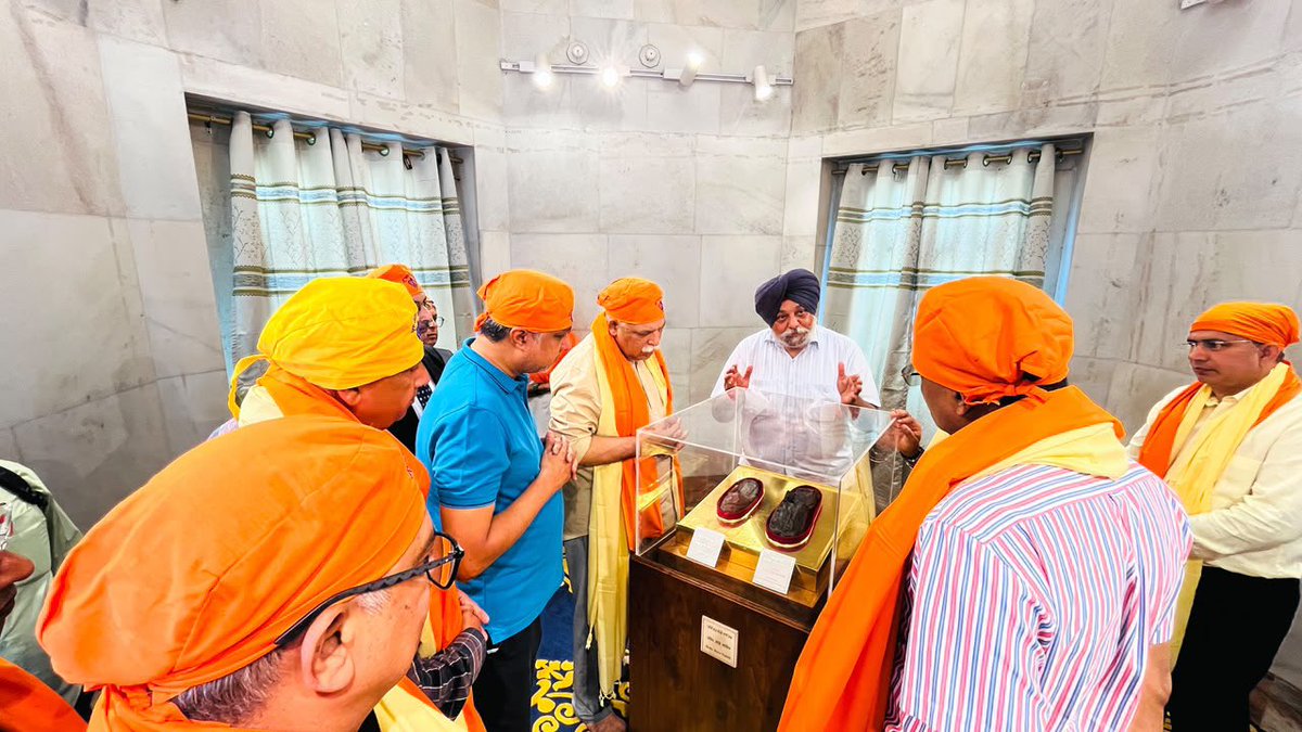 HardeepSPuri's tweet photo. The holy relics of our Guru Sahibs possess a divine magnetism that transcends boundaries and brings humanity, faiths, and cultures together.

Chief Justice Devendra Kumar Upadhyaya Ji, Hon’ble Chief Justice of Delhi High Court and several eminent judges paid obeisance to the Holy Jore Sahib, “Charan Suhava,” of Dasam Pita Sri Guru Gobind Singh Ji Maharaj and Khalsa Mata Sahib Kaur Ji at Takht Sri Harmandir Sahib, Patna Sahib today.

I feel blessed that these sacred relics, which remained in the care of my family for more than 300 years, continue to inspire and draw not only the Sikh Sangat but also people of different faiths, who are moved by their profound spiritual significance and divine presence.
