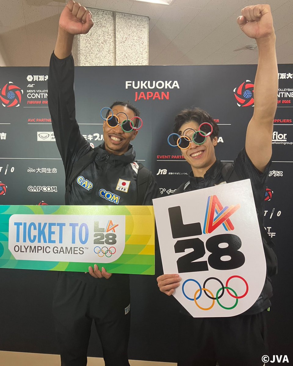JVA_Volleyball's tweet photo. 買取大吉 アジア男子バレーボール選手権大会 福岡2026で優勝し、 ロサンゼルス2028オリンピックの出場権を獲得した #バレーボール男子日本代表 の試合後の写真をお届けします🇺🇸👓
 
 #つなげ2026 #限界はまだ先にある
#アジア選手権 #バレーボール #volleyball https://t.co/iJUC0qF4Rj