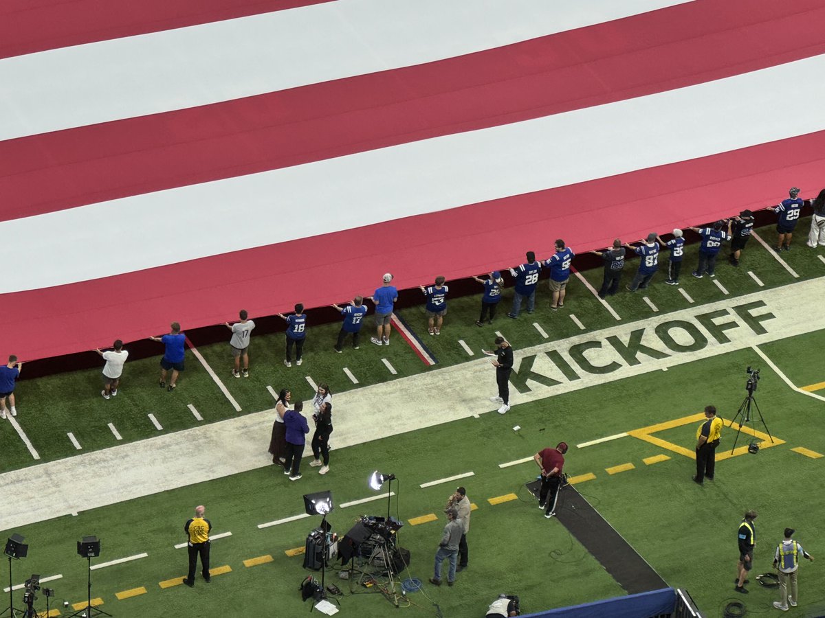 jeffzrebiec's tweet photo. That’s Ravens OC Declan Doyle (near the K). He’s been walking up and down the field, his eyes never leaving his call sheet/game script. He was so engrossed in it that a Colts official had to give him heads up to move out of the way from flag. https://t.co/9lZVQ8ZEhV