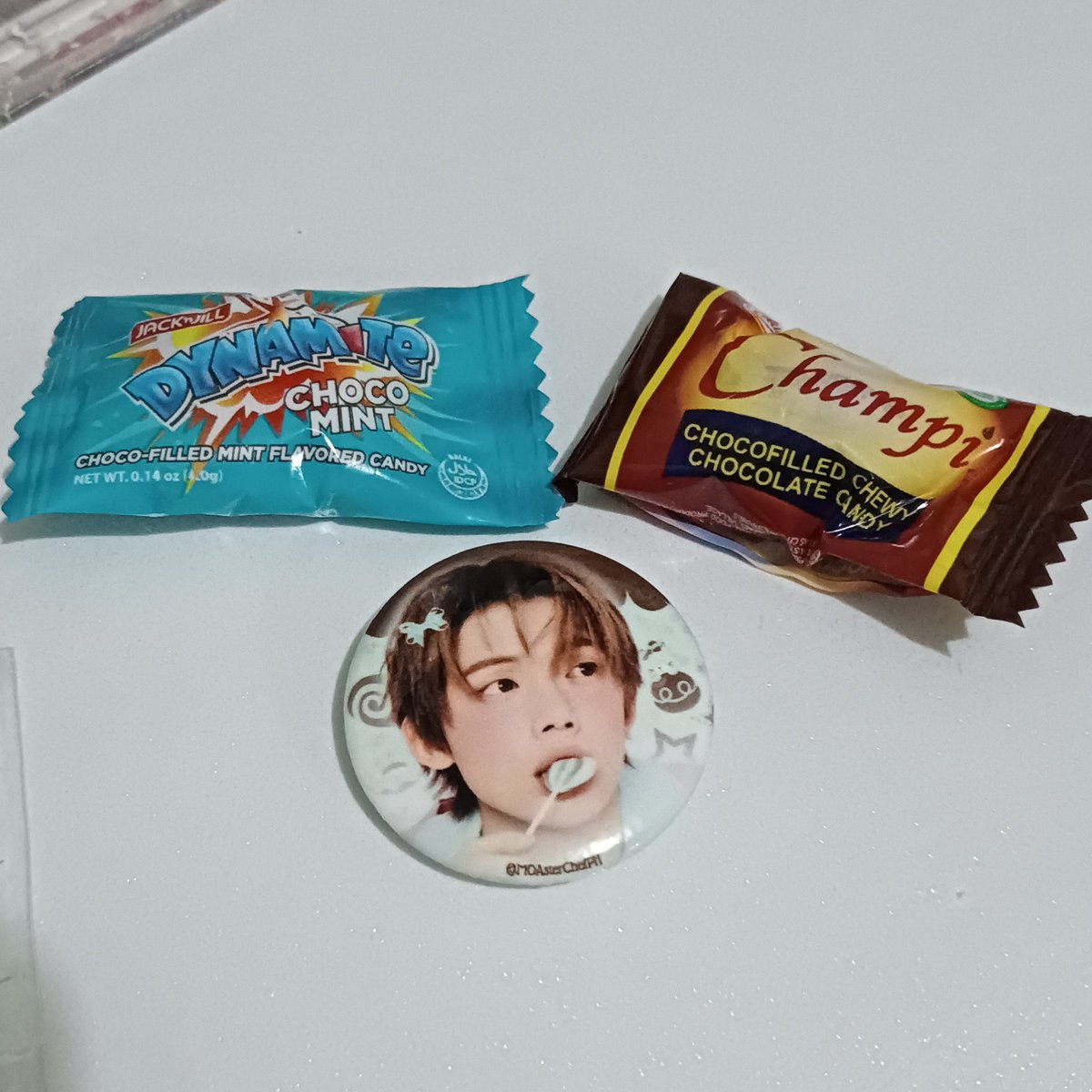 CatzNoona's tweet photo. cute button pin and candies from @MOAsterChefPH 💕 https://t.co/ZvcrmiPUvd