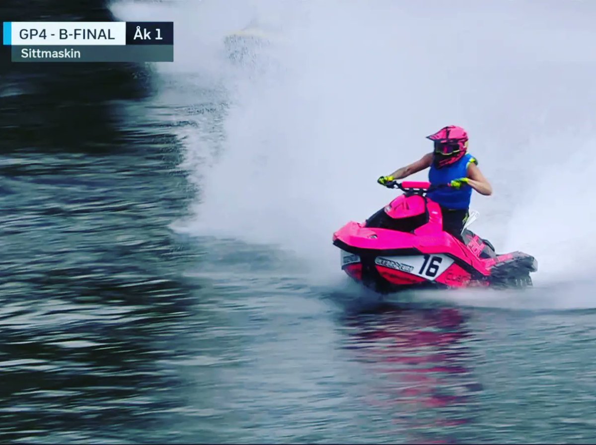 LouraWeelborg's tweet photo. SM-veckan 2022 i Linköping bjöd på en tajt och teknisk bana mitt i stan. Efter några missar slutade det med en fjärdeplats i SM parallellslalom. Grattis till Gefle Jets Racing Club och Pson Racing för SM-guldet samt Landeback24 för silvret. https://t.co/r7cSkRb3Dq