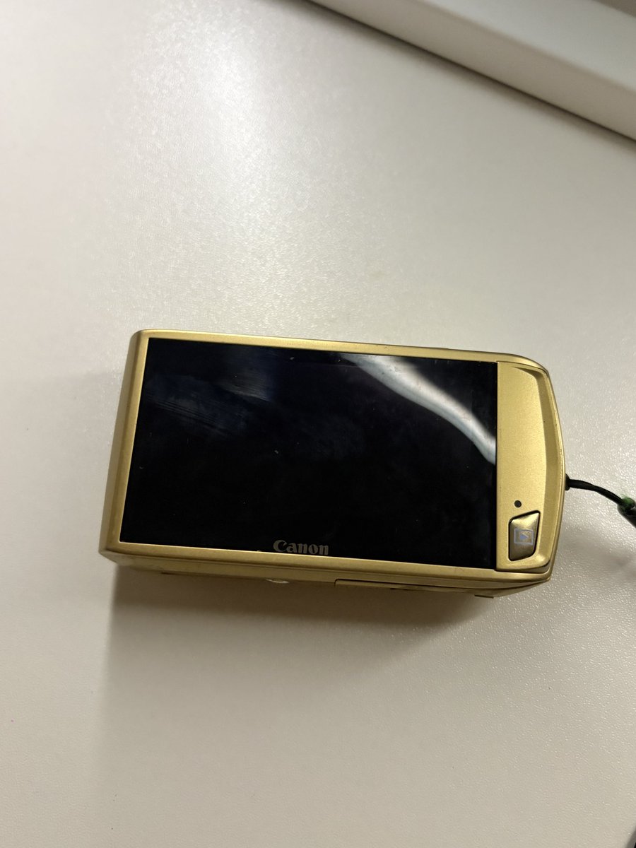 matchaeyah's tweet photo. 𑣲 wts lfb digicam ph

— .☘︎ ݁˖ Canon IXUS 310 HS
- 4,500 PHP
- 12.1 megapixels
- 4.4x zoom lens
issues: small dots on the screen and missing rubber on the battery compartment, as seen in the photos (it does not affect the quality)

inclusions: 
- sd card, battery, charger https://t.co/eD0aasD1z0
