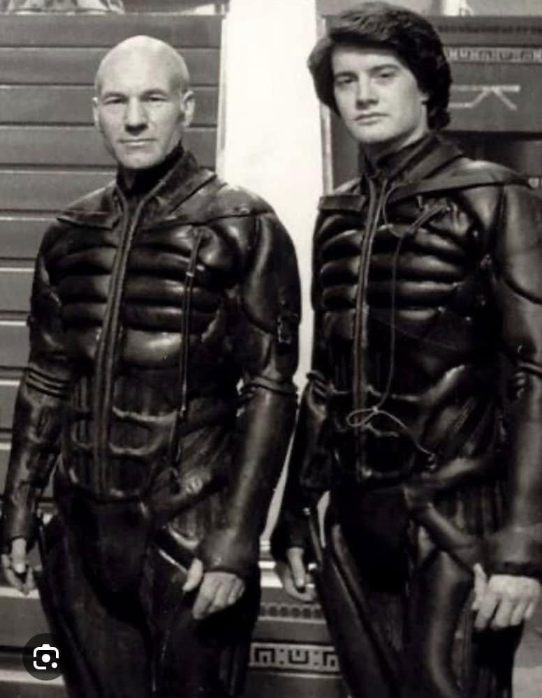 Knightly_Hist's tweet photo. Maybe a hot-take, but I prefer Lynch's stillsuits over Villeneuve's https://t.co/SgHELWFpky