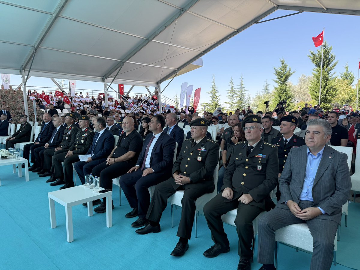 HTurkyilmazOMO's tweet photo. İstiklal ve istikbal mücadelemizin dönüm noktalarından biri olan Sakarya Meydan Muharebesi’nin 105. yıl dönümü dolayısıyla Polatlı Duatepe’de düzenlenen anma programına katıldım.

Bu toprakları bizlere vatan kılan başta Gazi Mustafa Kemal Atatürk ve silah arkadaşları olmak üzere, Millî Mücadele’nin bütün kahramanlarını rahmet, minnet ve saygıyla anıyorum.

Ruhları şad, mekânları cennet olsun. 🇹🇷