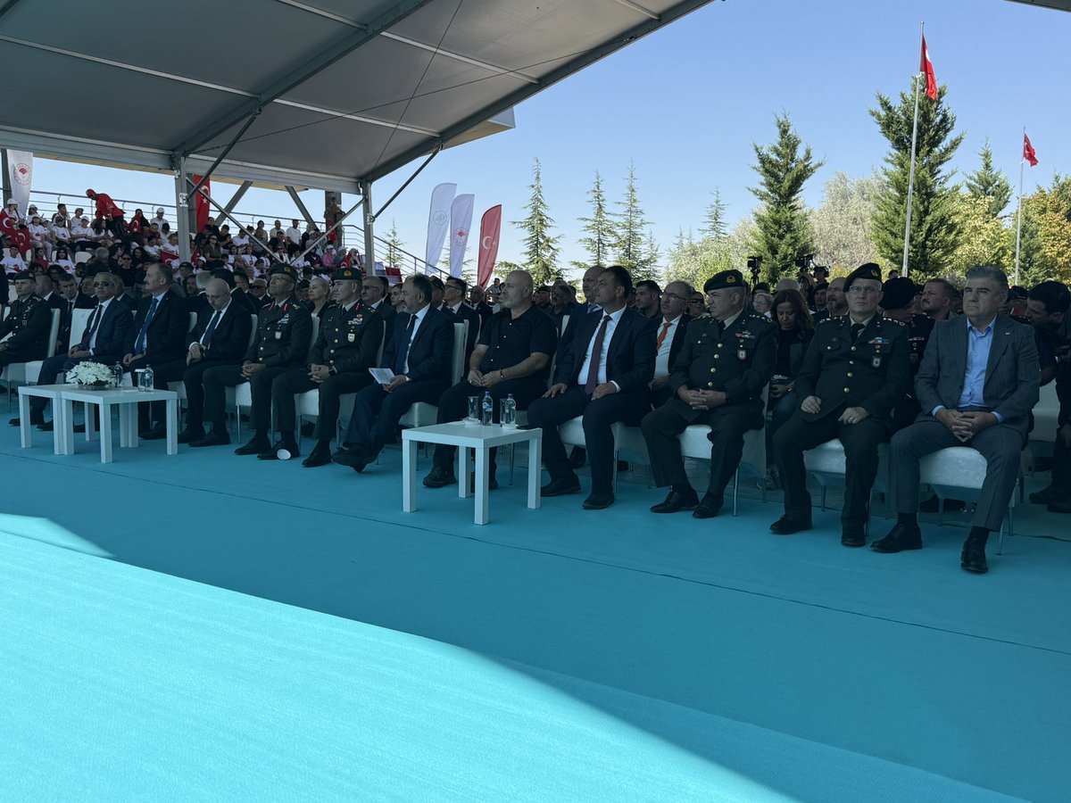 HTurkyilmazOMO's tweet photo. İstiklal ve istikbal mücadelemizin dönüm noktalarından biri olan Sakarya Meydan Muharebesi’nin 105. yıl dönümü dolayısıyla Polatlı Duatepe’de düzenlenen anma programına katıldım.

Bu toprakları bizlere vatan kılan başta Gazi Mustafa Kemal Atatürk ve silah arkadaşları olmak üzere, Millî Mücadele’nin bütün kahramanlarını rahmet, minnet ve saygıyla anıyorum.

Ruhları şad, mekânları cennet olsun. 🇹🇷