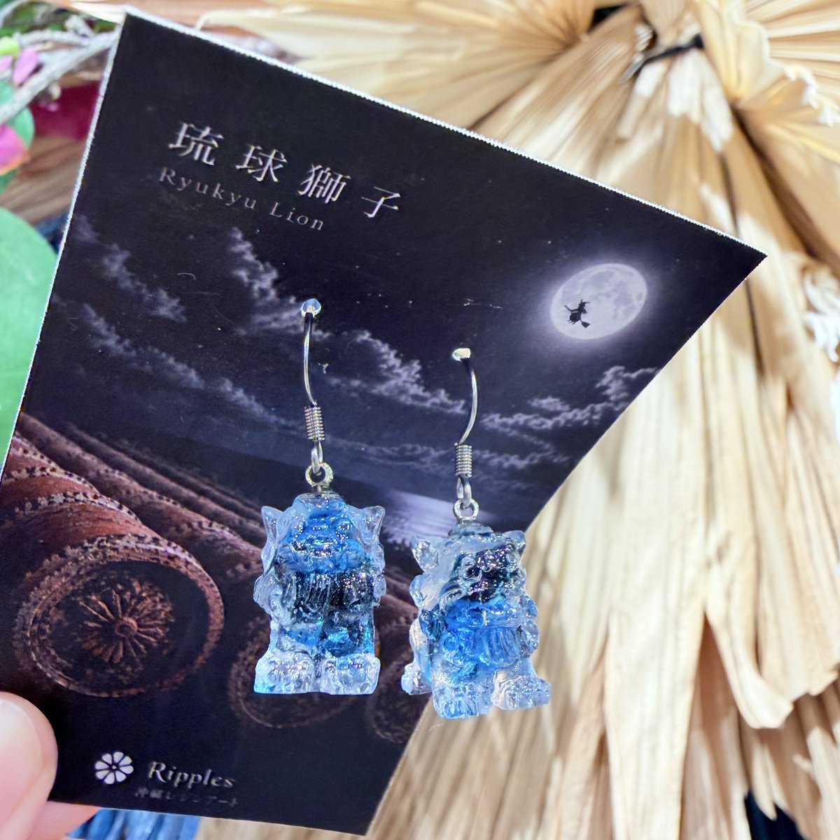 avohandmade's tweet photo. シーサーピアス！
中に琉球ガラスとマースが入��てて、最強の沖縄お守り☆

イーアス豊崎2階　tete by okinawa https://t.co/v9EpOKw04i