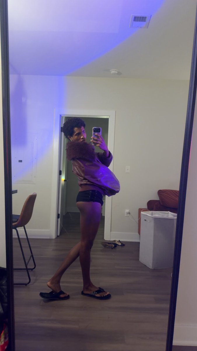 barbiesfavorite's tweet photo. @RACKSIRR @lognwhitehead @Amsupremetingz You got it pooh! I see you do sex work too on the blade. 🤧 https://t.co/Wa5pb5BwN7