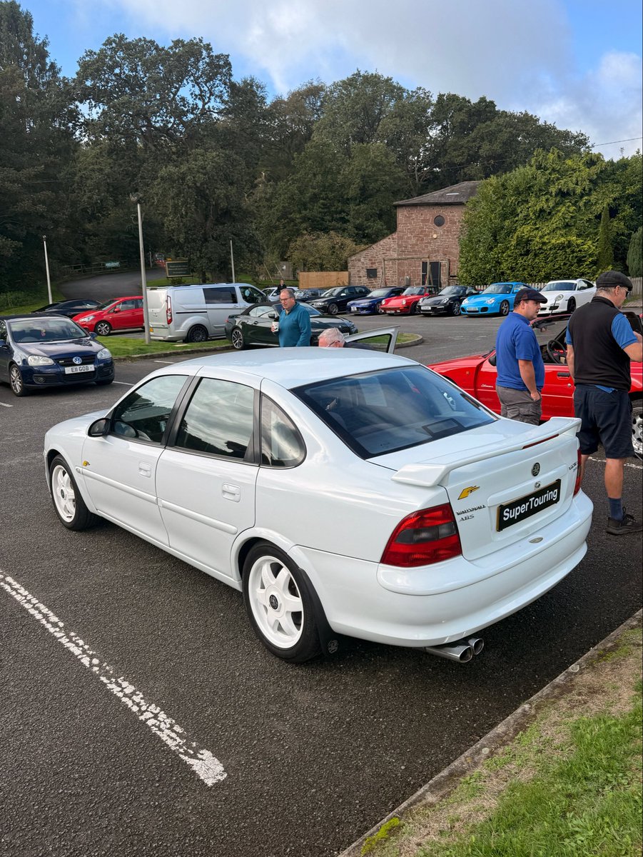 AutoBant's tweet photo. I can count on one hand the amount of Vauxhalls I’ve taken a photo of…however seeing this super rare Sportshatch and Vectra Super Touring today was a treat. 

Less than 20 of each on UK roads 👀 https://t.co/XRkXLZrz8f