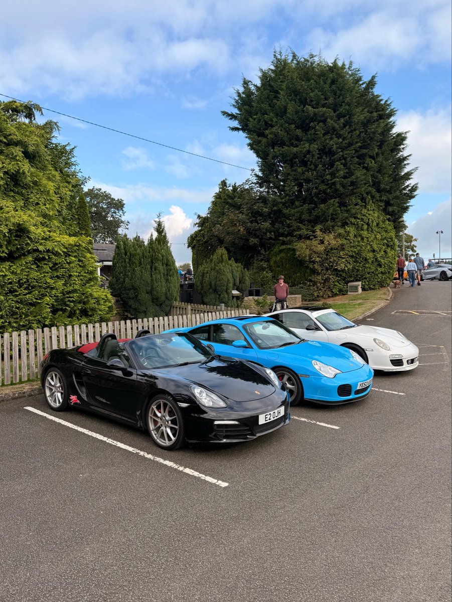 AutoBant's tweet photo. I can count on one hand the amount of Vauxhalls I’ve taken a photo of…however seeing this super rare Sportshatch and Vectra Super Touring today was a treat. 

Less than 20 of each on UK roads 👀 https://t.co/XRkXLZrz8f