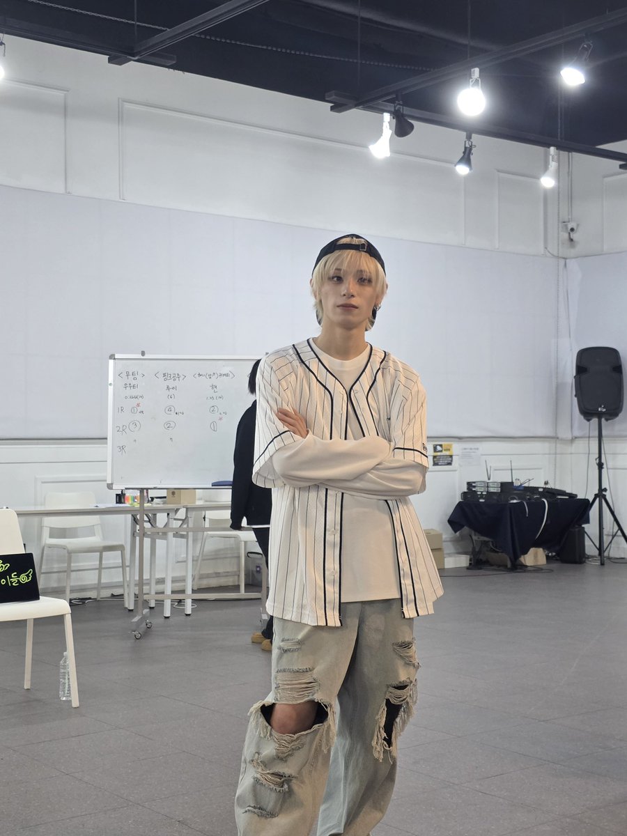 Ruiiing__'s tweet photo. 하루랑 눈마주쳤다👀💛 https://t.co/ii1vX4jseH
