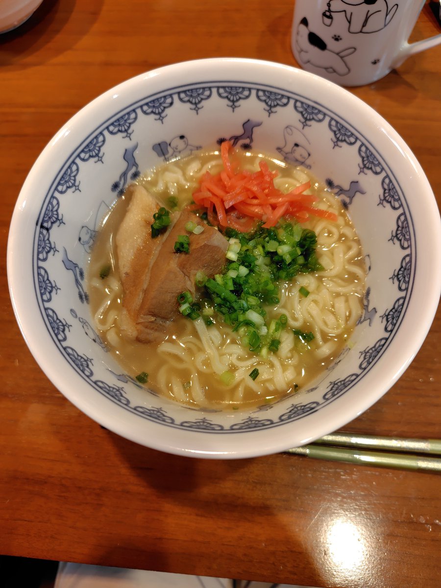 opomeme's tweet photo. 今日の夕飯。ソーキそば🍜
娘夫婦が作ってくれた。
お婿くんの故郷の味。
１時間半煮込んだソーキ。骨付きではないけどかなり本格的で美味しかった😆
娘も沖縄のお料理勉強中です。
ご馳走様😀 https://t.co/LgcSgXa05g