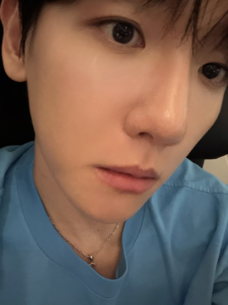 mintboxian's tweet photo. THE DAMAGE CONTROL AFTER SENDING US HIS TOPLESS SELFIENKFJEKEKEKESN LMAOOO BAEKHYUN I LOVE YOU U R SO GOOFY https://t.co/48GKH4tGpc