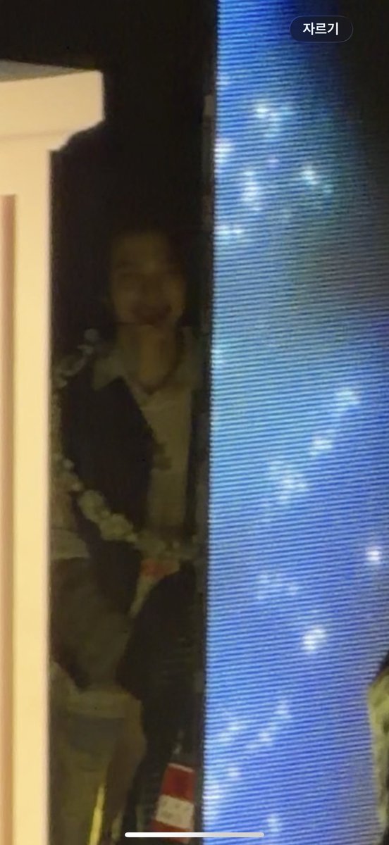 stoptherainee's tweet photo. when hendery said he's so happy with Kun's magic he really meant it look at him cheesing djdndnsnjzs https://t.co/YfhLbekIcm